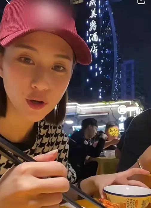 小糊卡吃瓜爆红无cp娱乐圈,无CP娱乐圈的爆红传奇