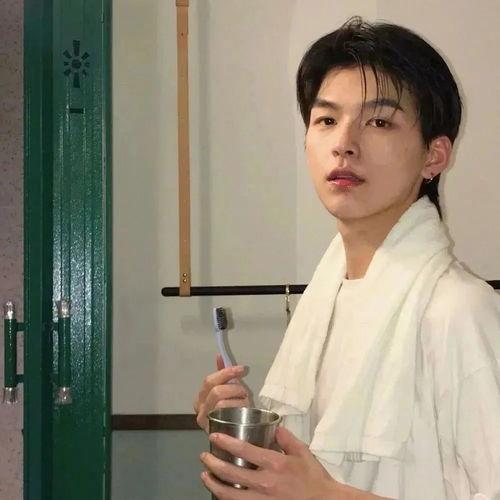 娱乐吃瓜酱的头像男,打造个性男生头像网名攻略”